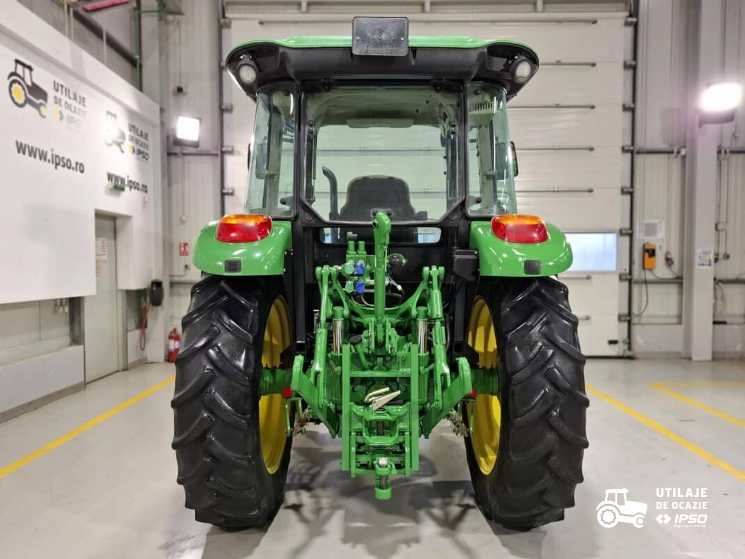 John Deere 5105M