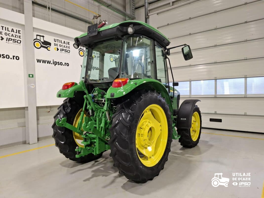 John Deere 5105M