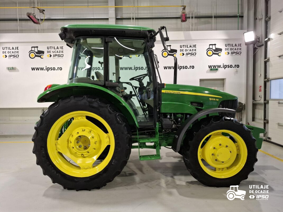 John Deere 5105M