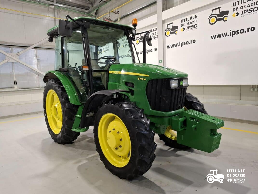 John Deere 5105M