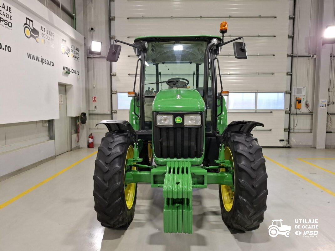 John Deere 5105M