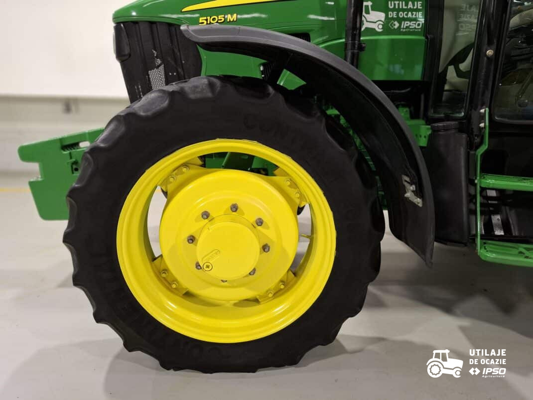 John Deere 5105M