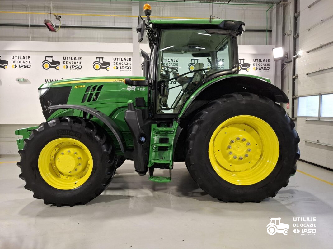 John Deere 6215R