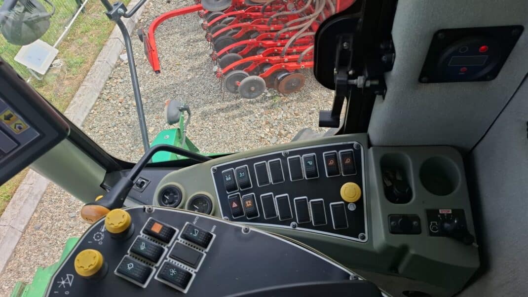 John Deere W440 + Header paioase