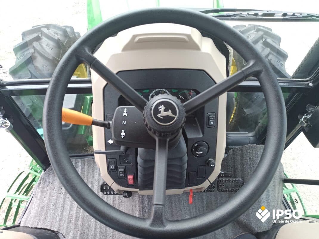 John Deere 5075E
