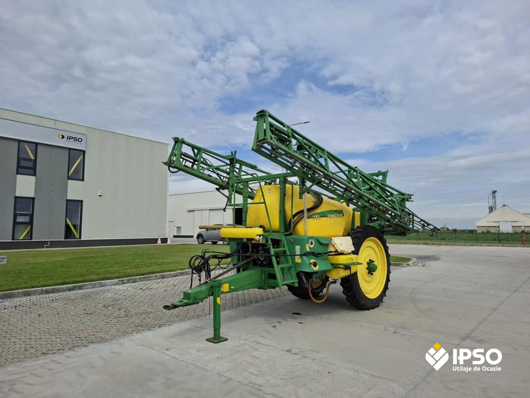 Sprayer tractat  John Deere 732