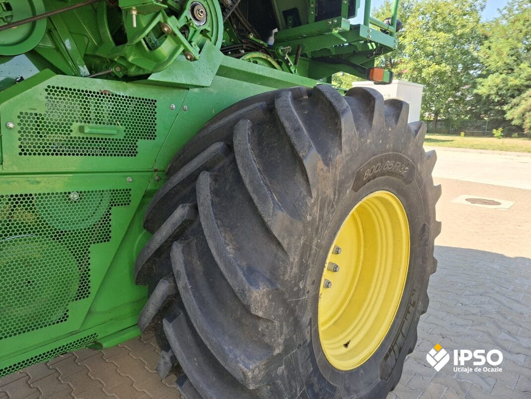 John Deere T660
