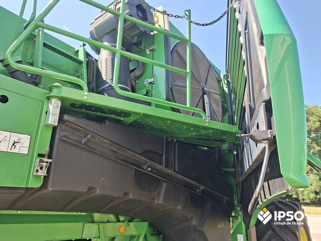 John Deere T660