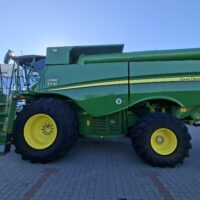 John Deere S770 + Header paioase