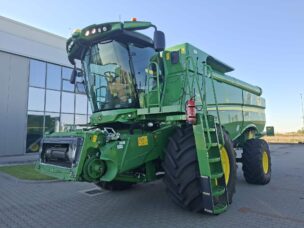 John Deere S770 + Header paioase