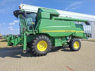 John Deere W540 + Header paioase